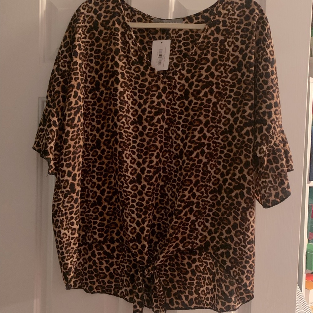 Cheetah tie front top, true fit, flowy